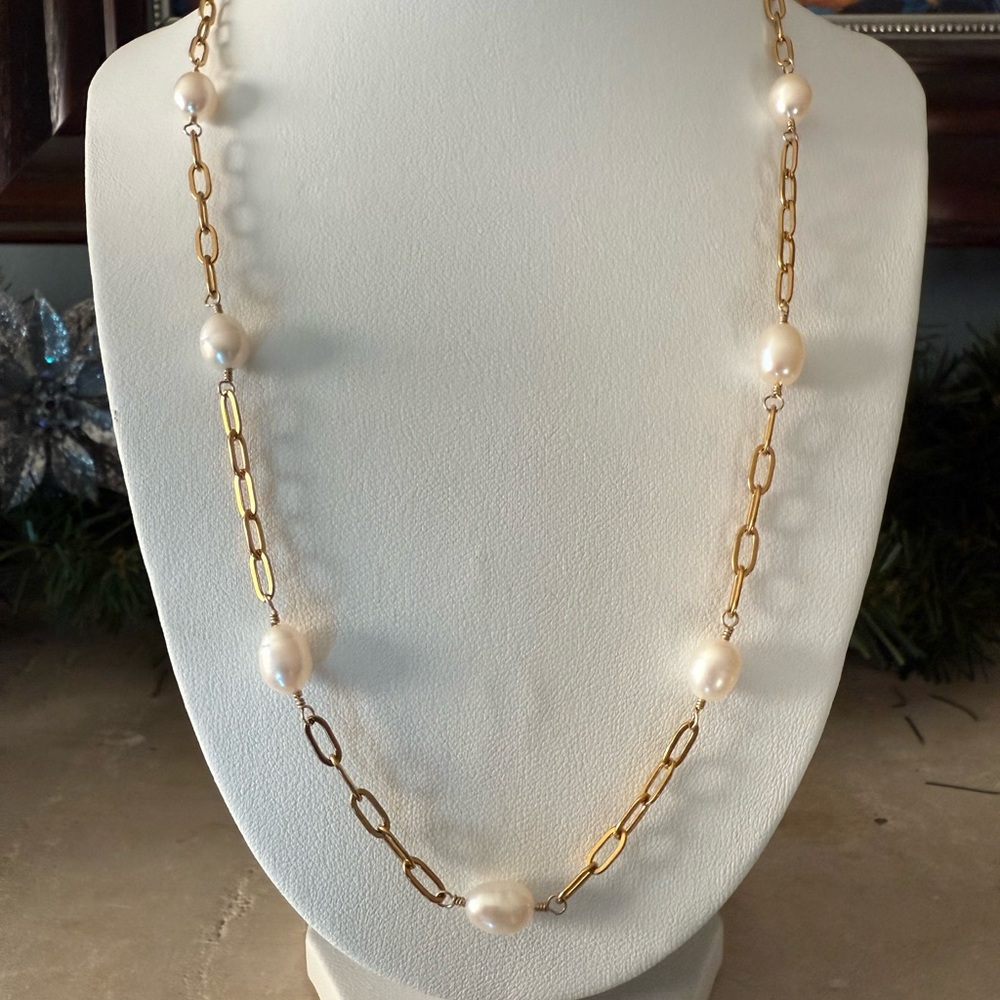 Handcrafted Gold and Pearl Necklace